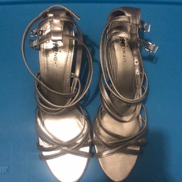 HEEL - silver - Picture 1 of 2